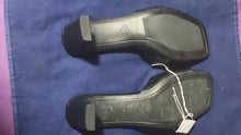 Load image into Gallery viewer, Black open toe wide heels
