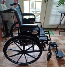 Load image into Gallery viewer, McKesson Self-propelled wheelchair
