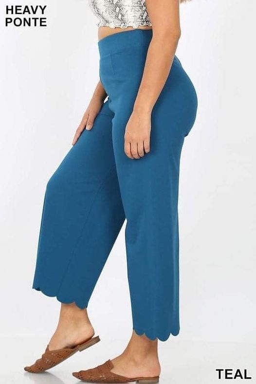 Zenana Scalloped Crop Capris